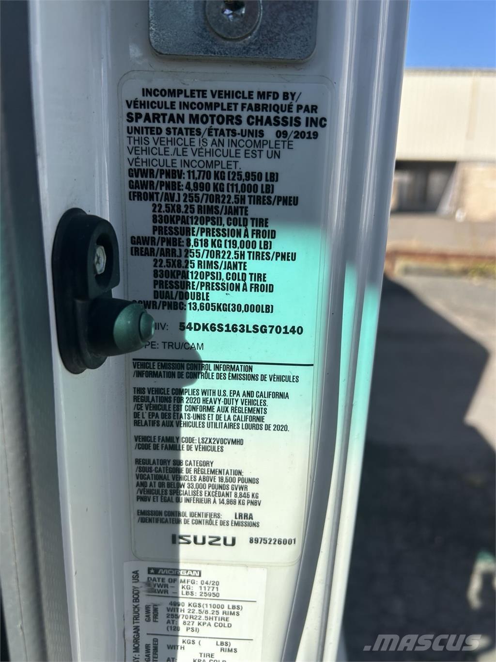 Isuzu FTR Samochody ciężarowe ze skrzynią zamkniętą