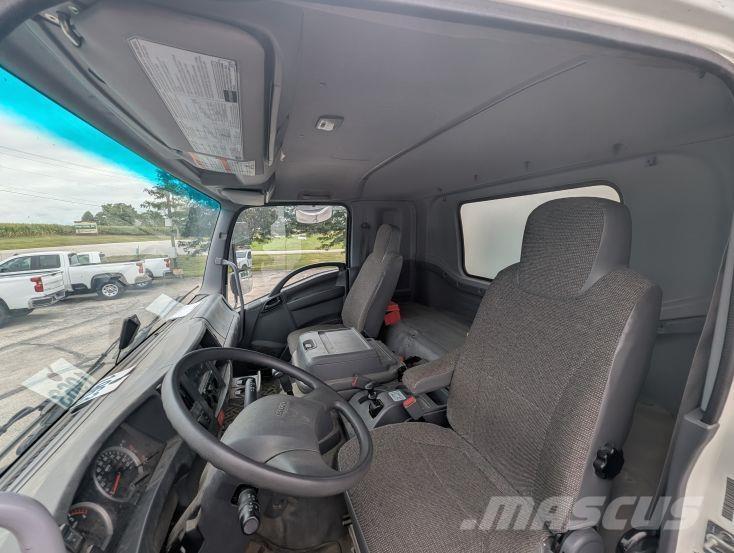 Isuzu FTR Samochody ciężarowe ze skrzynią zamkniętą