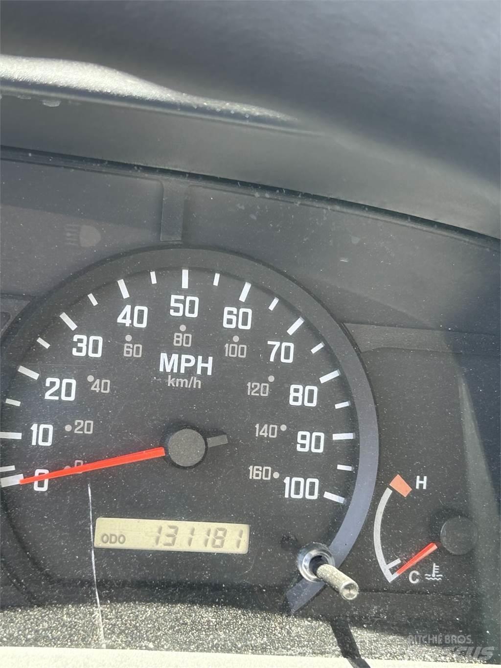 Isuzu NPR Samochody ciężarowe ze skrzynią zamkniętą
