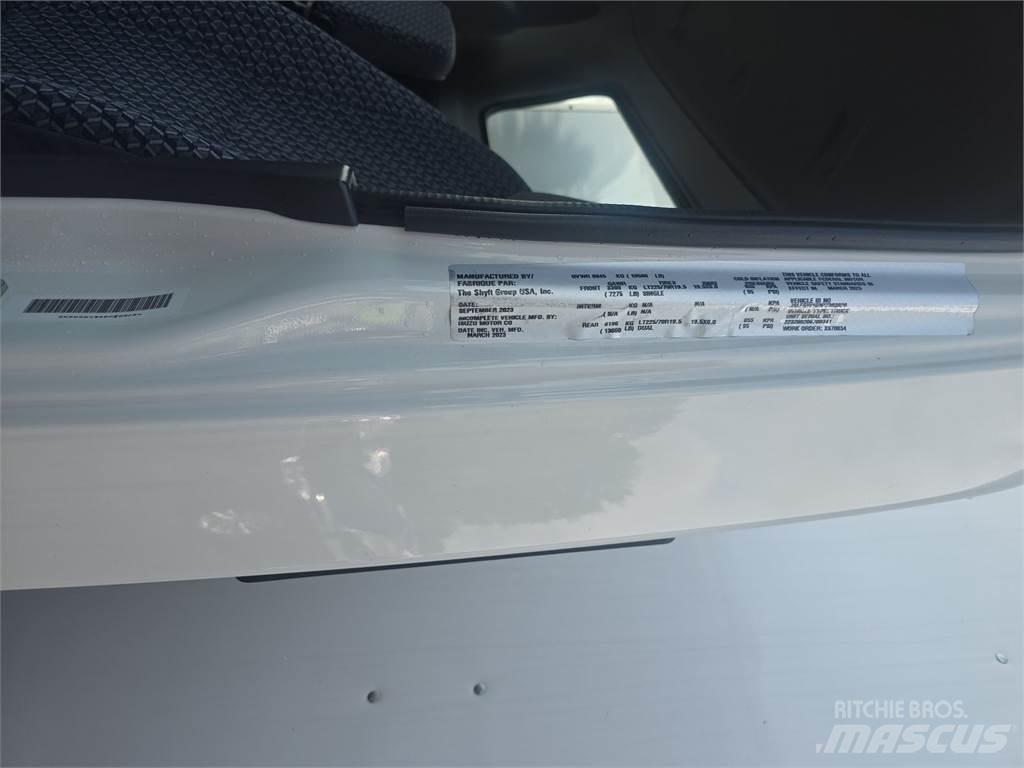 Isuzu NPR Samochody ciężarowe ze skrzynią zamkniętą