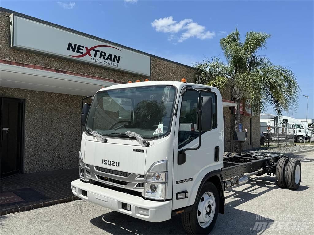 Isuzu NPR-1F404 Samochody ciężarowe ze skrzynią zamkniętą