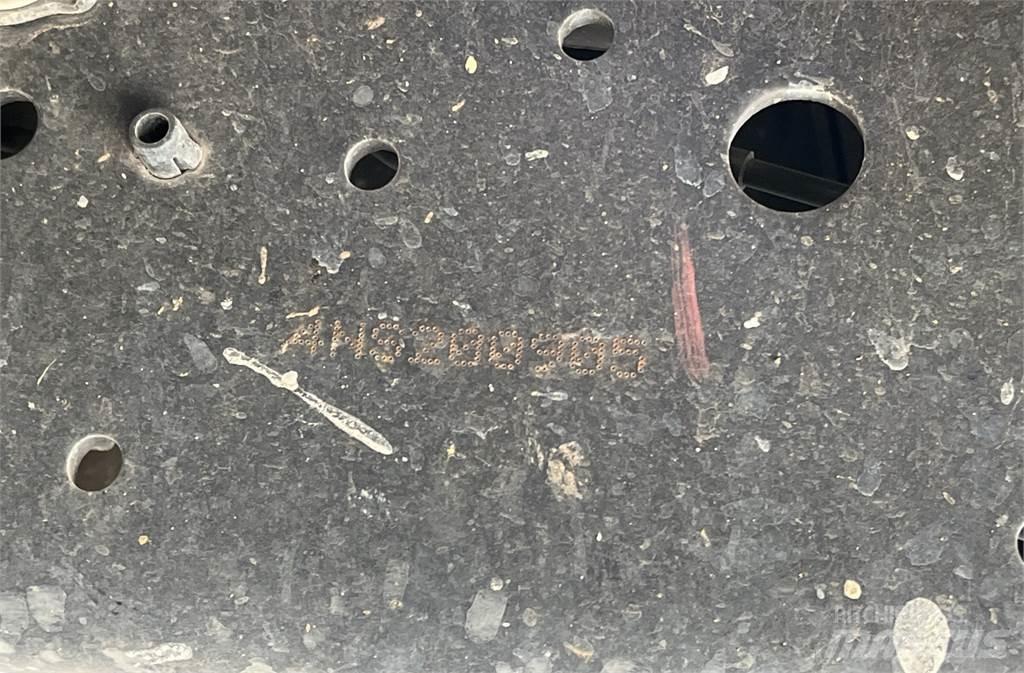 Isuzu NPR DC Samochody ciężarowe ze skrzynią zamkniętą