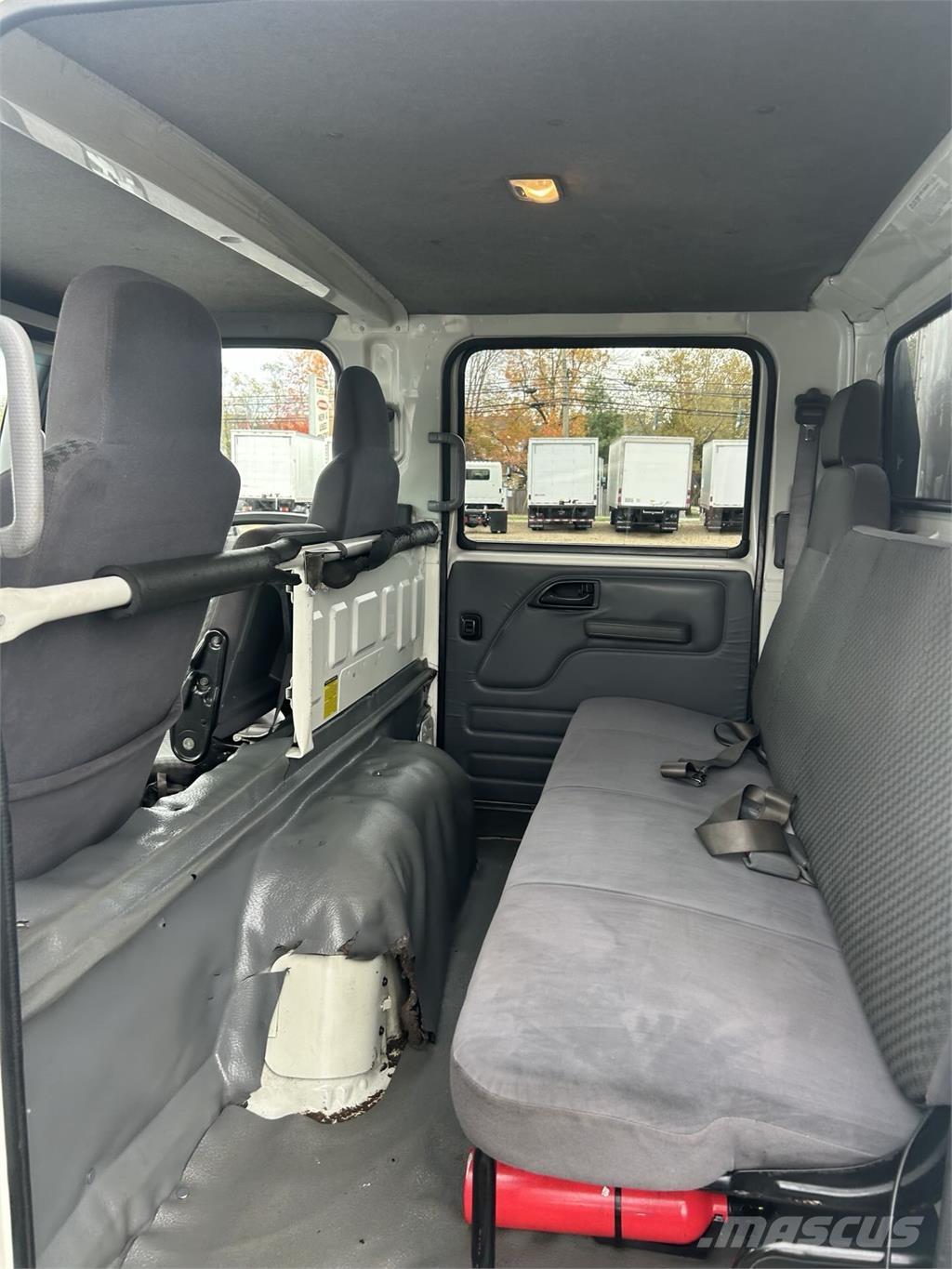 Isuzu NPR HD DC Samochody ciężarowe ze skrzynią zamkniętą