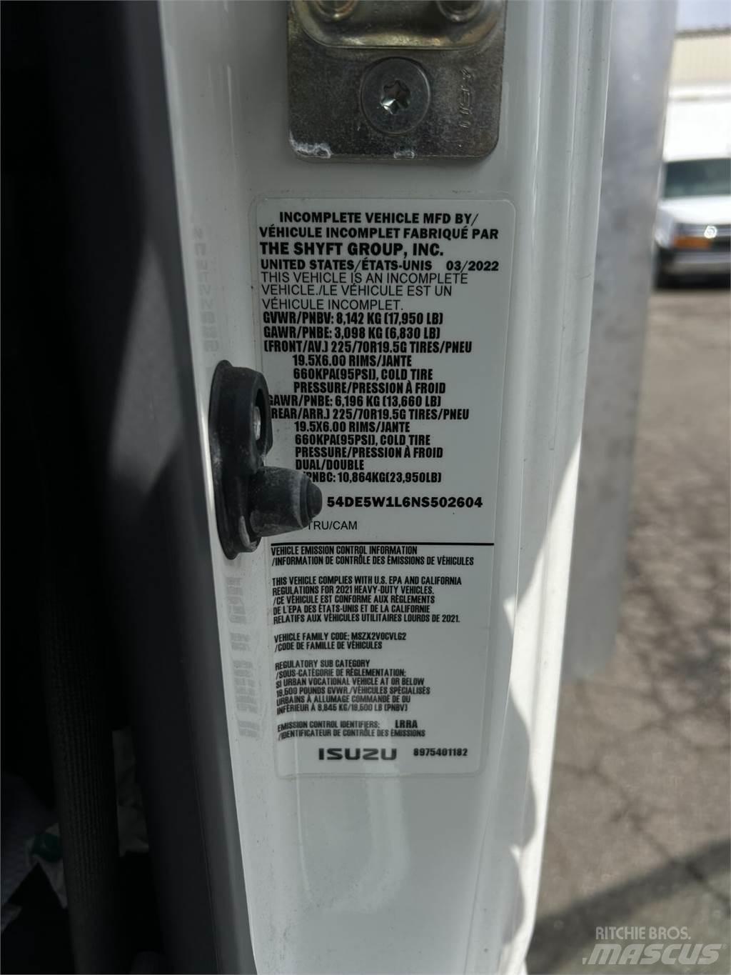 Isuzu NQR Samochody ciężarowe ze skrzynią zamkniętą