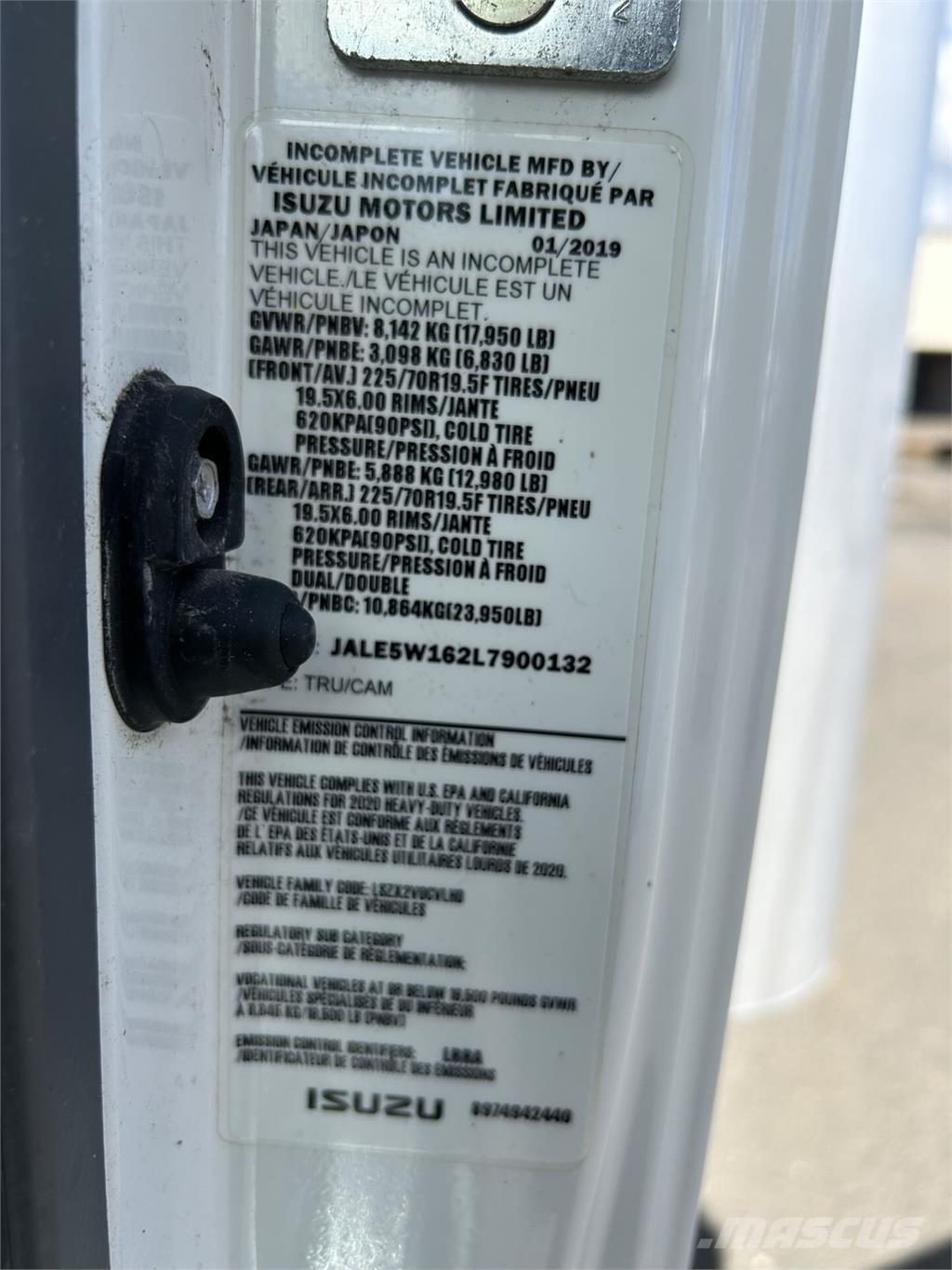 Isuzu NQR Samochody ciężarowe ze skrzynią zamkniętą