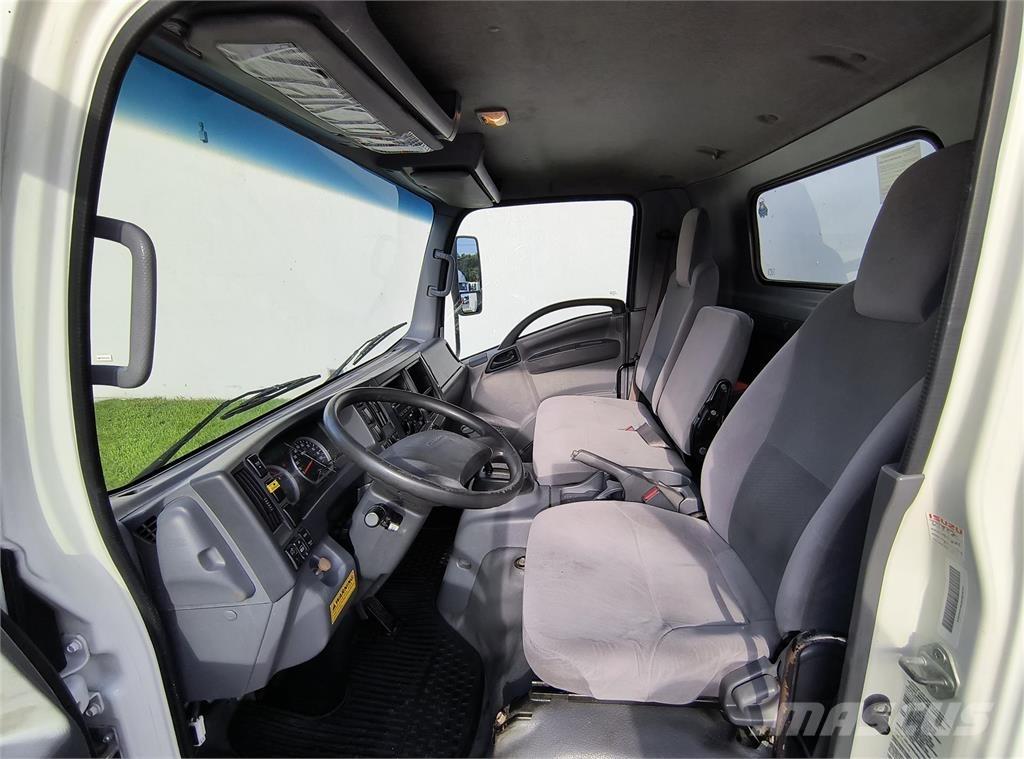Isuzu NQR Samochody ciężarowe ze skrzynią zamkniętą