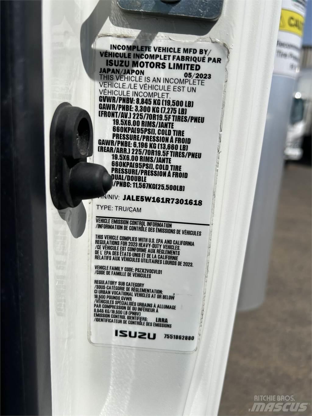 Isuzu NRR Samochody ciężarowe ze skrzynią zamkniętą