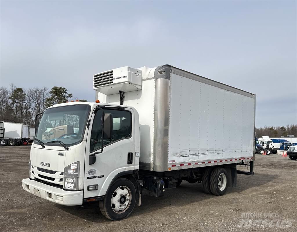 Isuzu NRR Samochody ciężarowe ze skrzynią zamkniętą