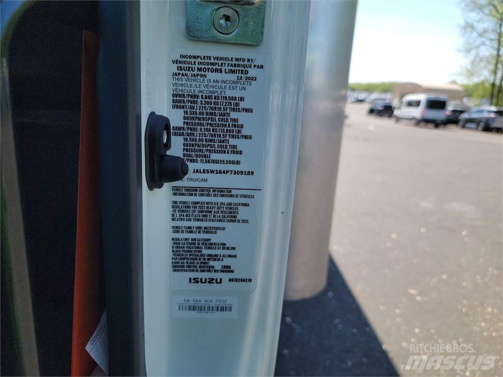 Isuzu NRR Samochody ciężarowe ze skrzynią zamkniętą