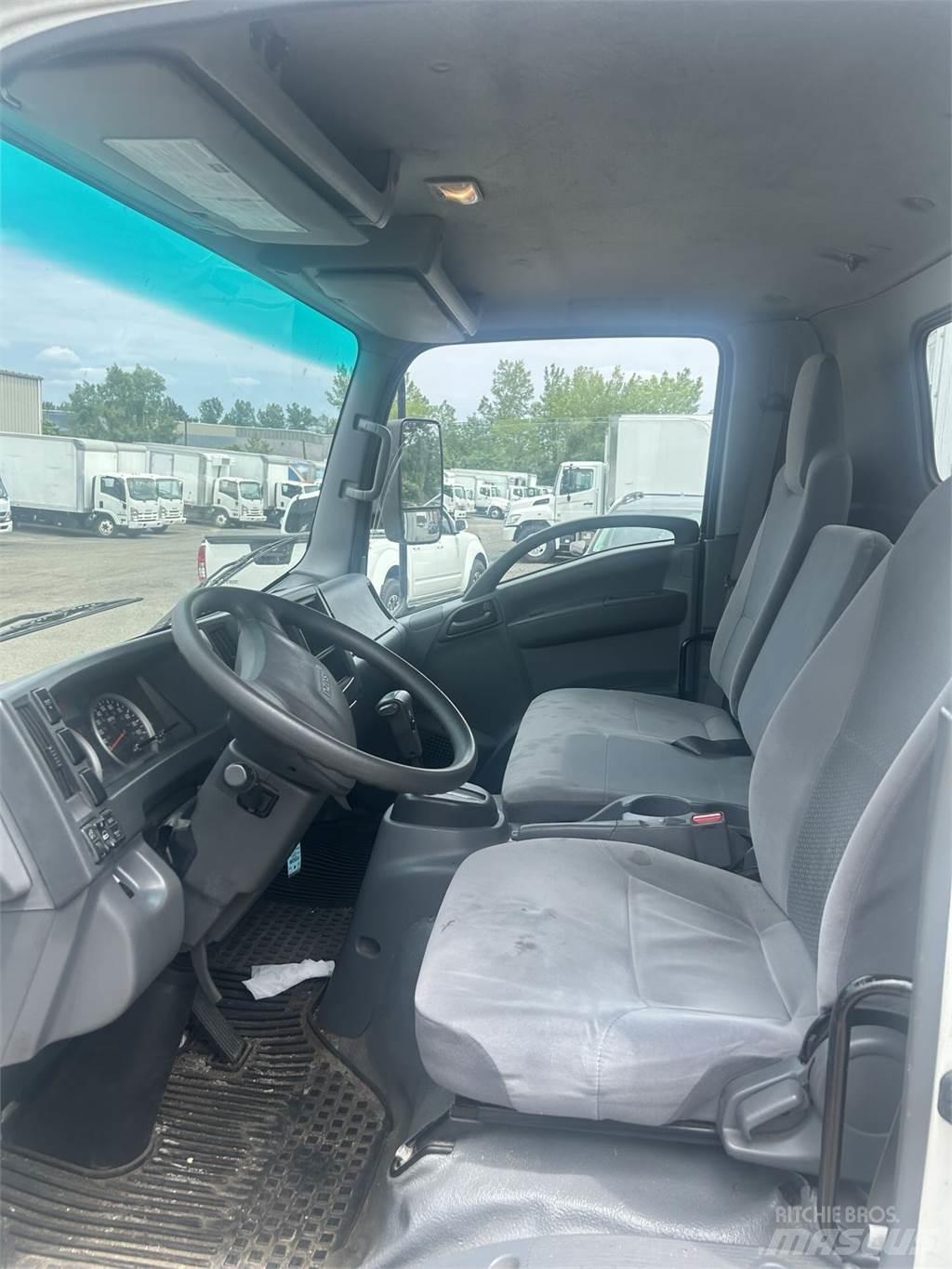 Isuzu NRR Samochody ciężarowe ze skrzynią zamkniętą