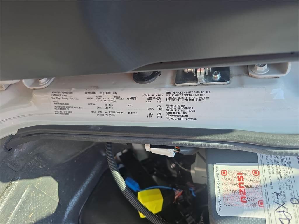 Isuzu NRR Samochody ciężarowe ze skrzynią zamkniętą