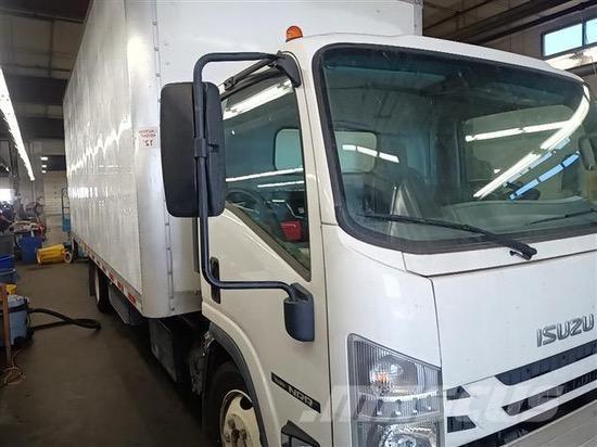 Isuzu NRR Samochody ciężarowe ze skrzynią zamkniętą