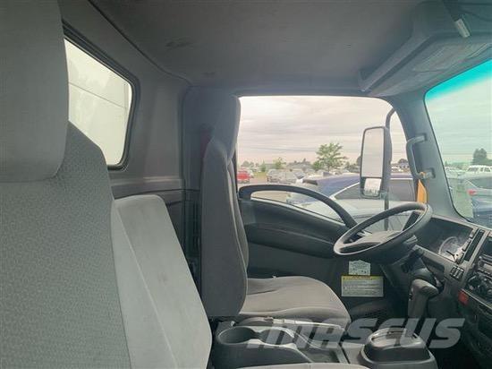 Isuzu NRR Samochody ciężarowe ze skrzynią zamkniętą