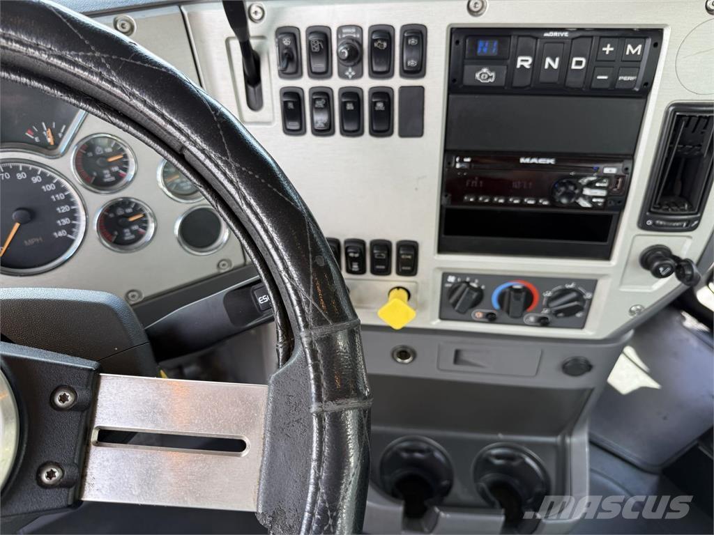 Mack CHU613 Ciągniki siodłowe