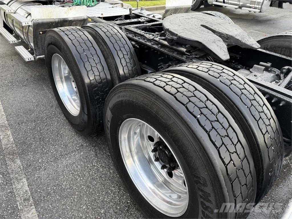 Mack CHU613 Ciągniki siodłowe