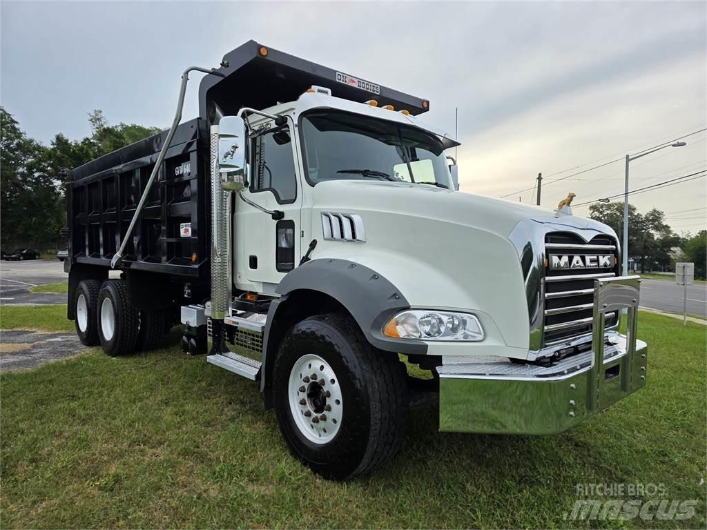 Mack GR64B Wywrotki