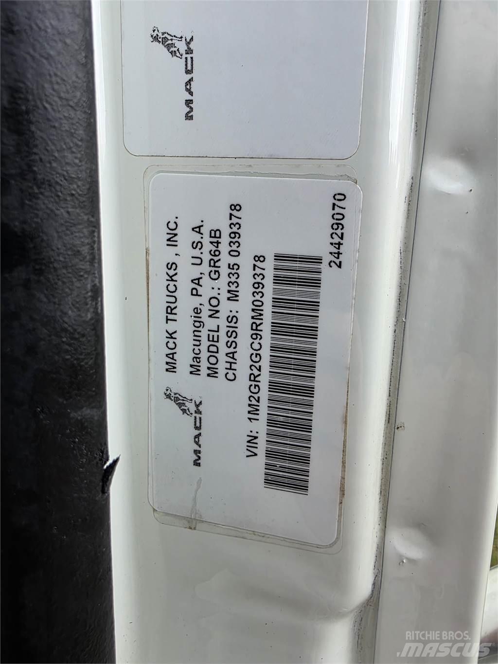 Mack GR64B Wywrotki