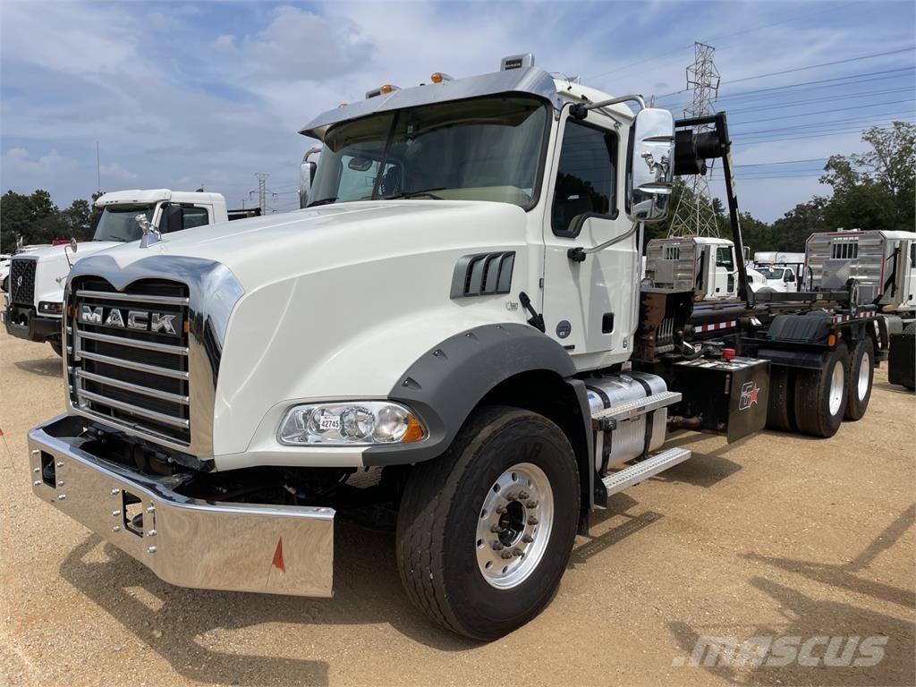 Mack GR64B Inne