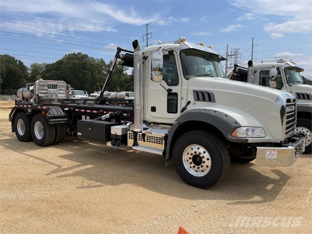 Mack GR64B Inne