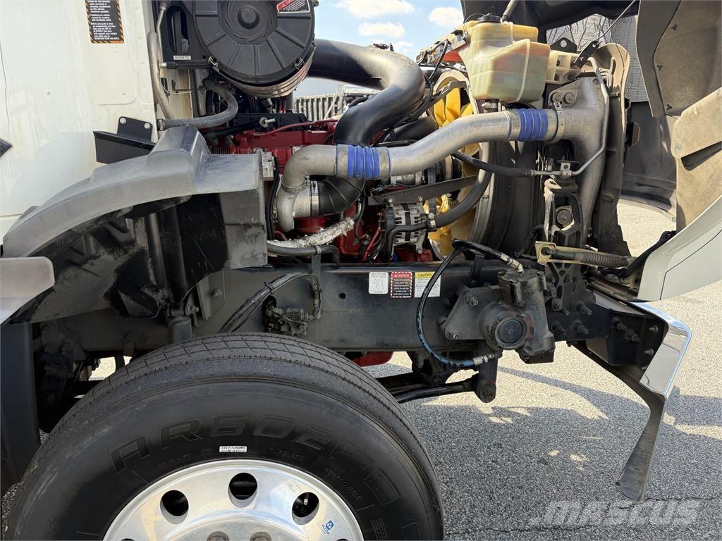 Mack GR64B9 Samochody ciężarowe ze skrzynią zamkniętą