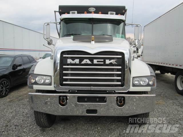Mack GR64F Wywrotki