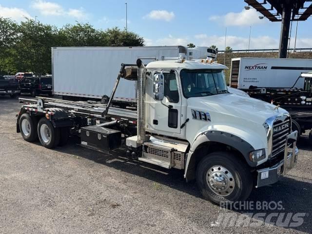 Mack GR64F Inne