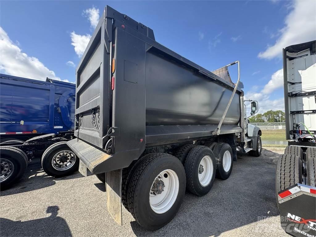 Mack GR64F Wywrotki