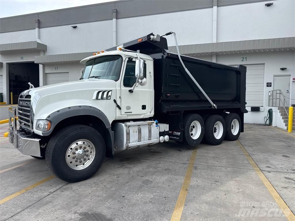 Mack GR64F Wywrotki