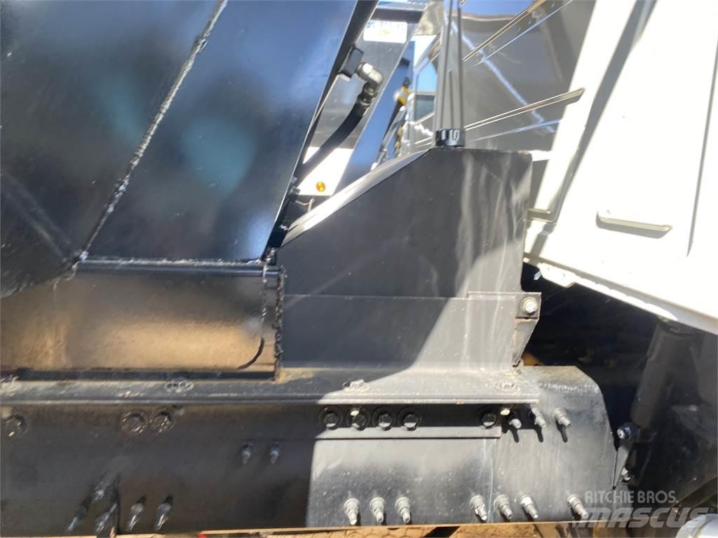 Mack GR64F Wywrotki