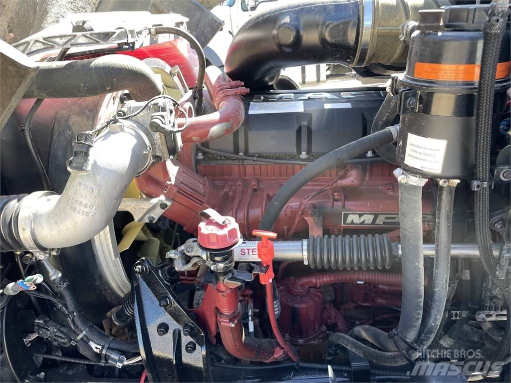Mack GR64F Hakowce