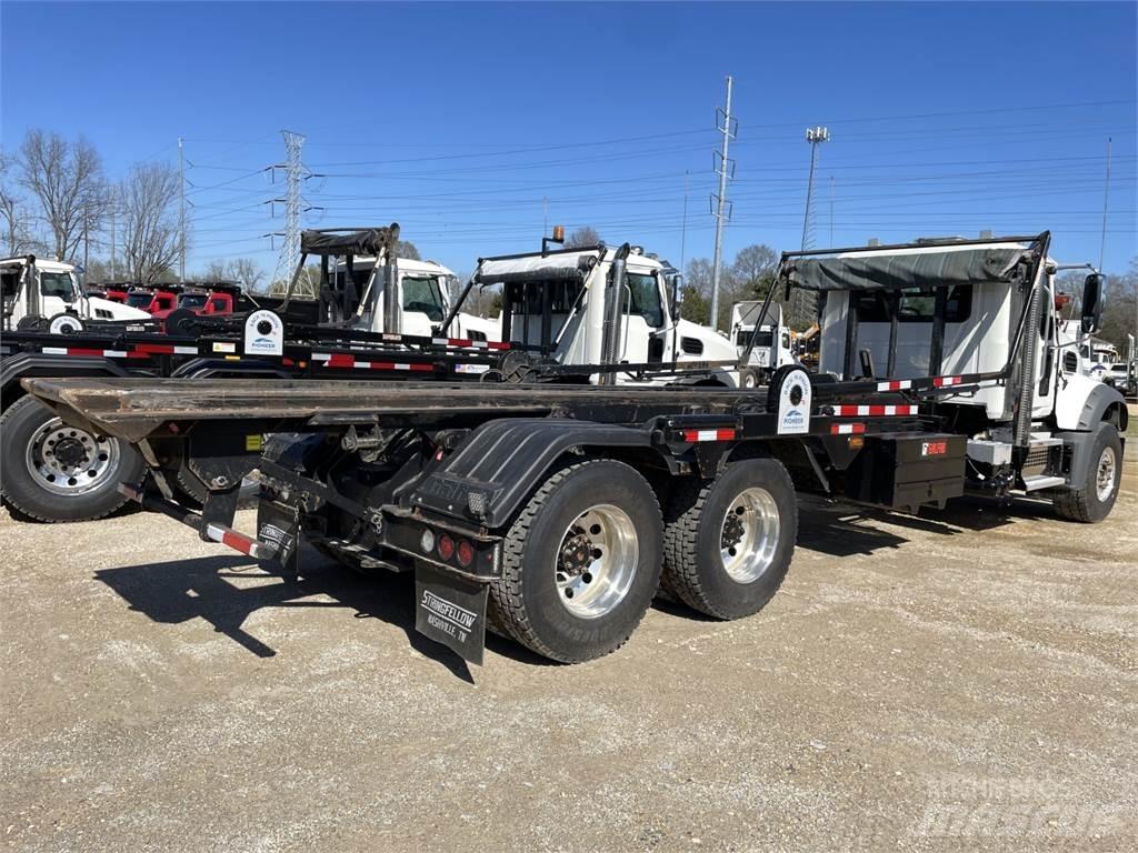 Mack GR64F Hakowce