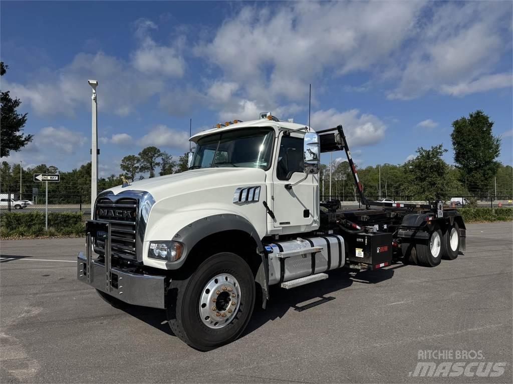 Mack GR64F Inne