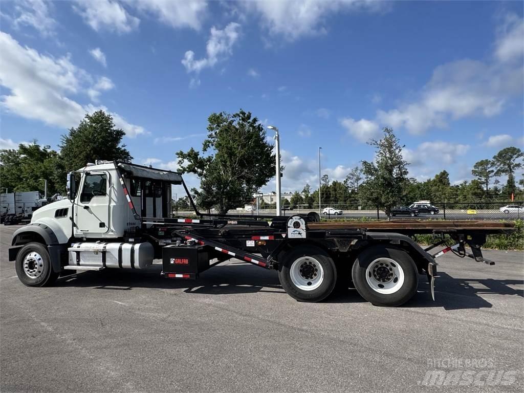 Mack GR64F Inne