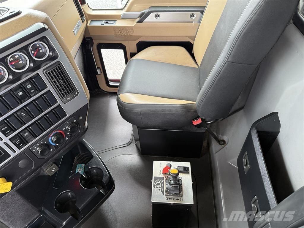 Mack GR64F Wywrotki