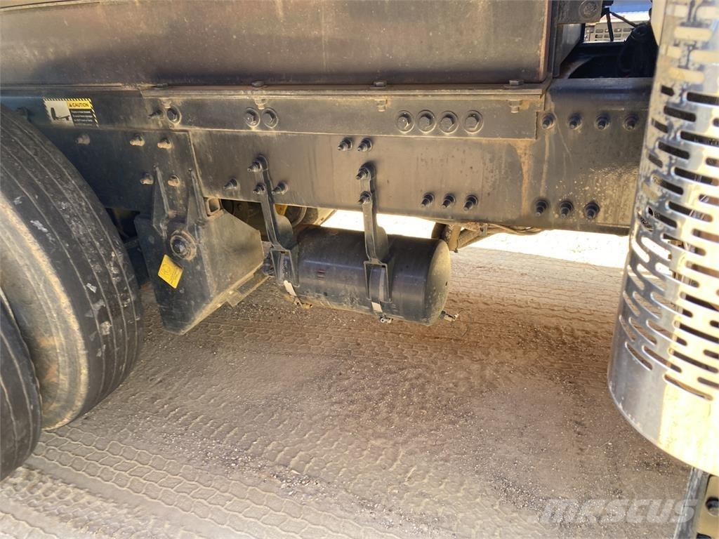 Mack GR64F Wywrotki