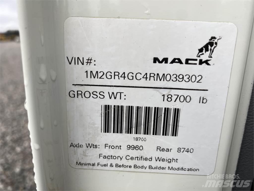 Mack GR64FR Wywrotki