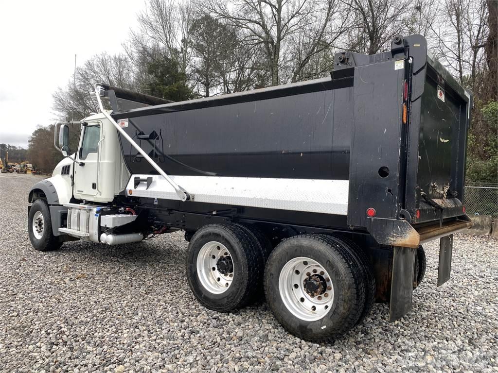 Mack GR64FR Wywrotki