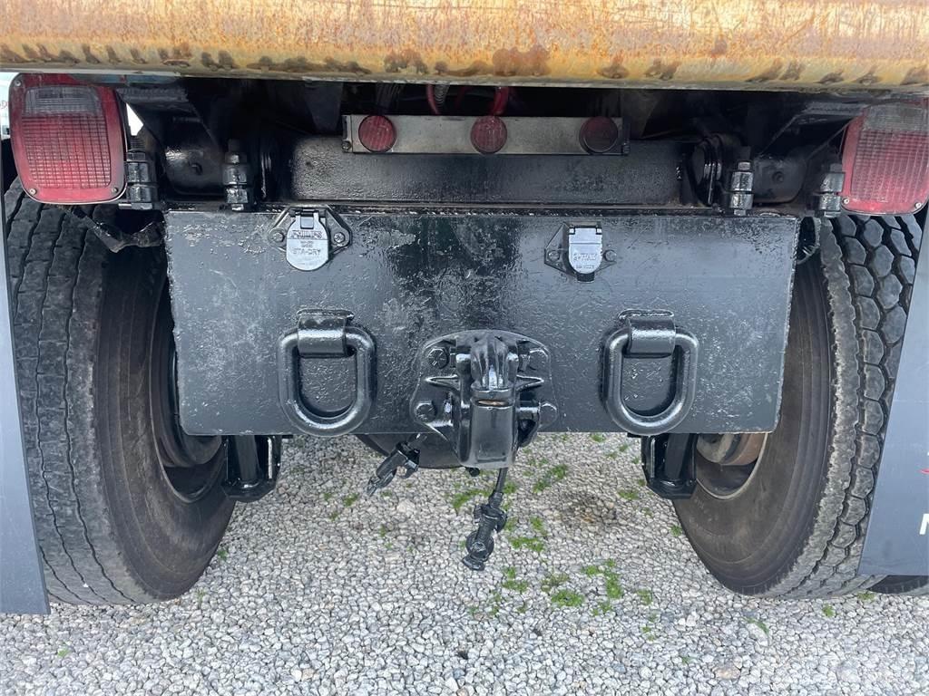 Mack GR64FR Wywrotki