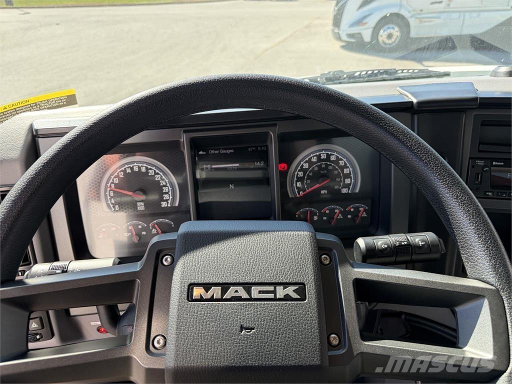 Mack MD6 42R Samochody ciężarowe ze skrzynią zamkniętą