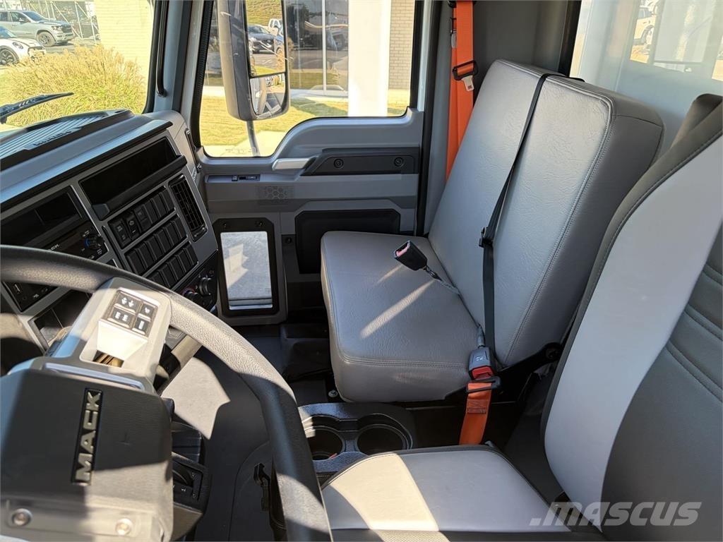 Mack MD6 42R Samochody ciężarowe ze skrzynią zamkniętą