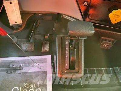 Mack MD642 Samochody ciężarowe ze skrzynią zamkniętą