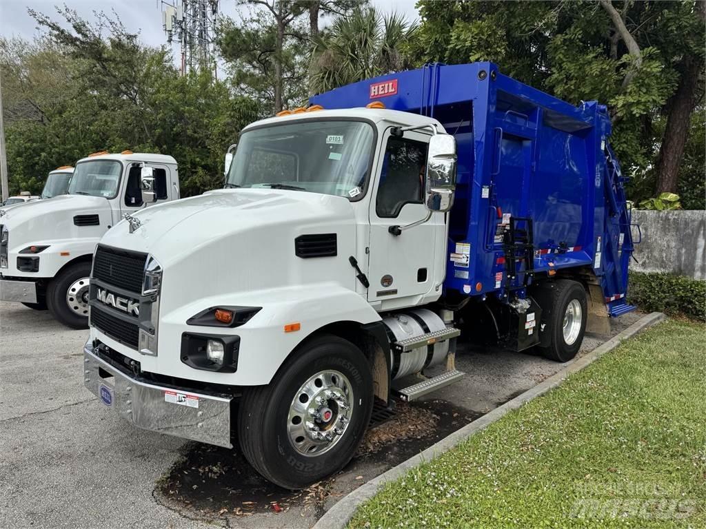 Mack MD7 42R Inne