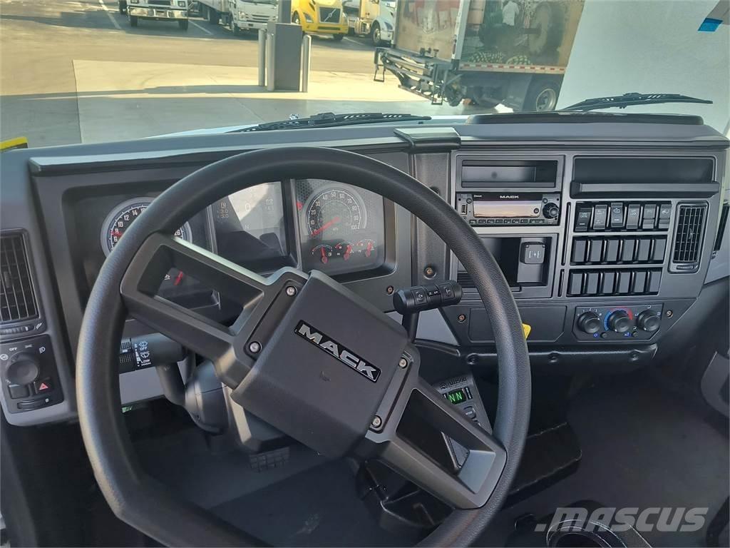 Mack MD7 42R Pojazdy pod zabudowę