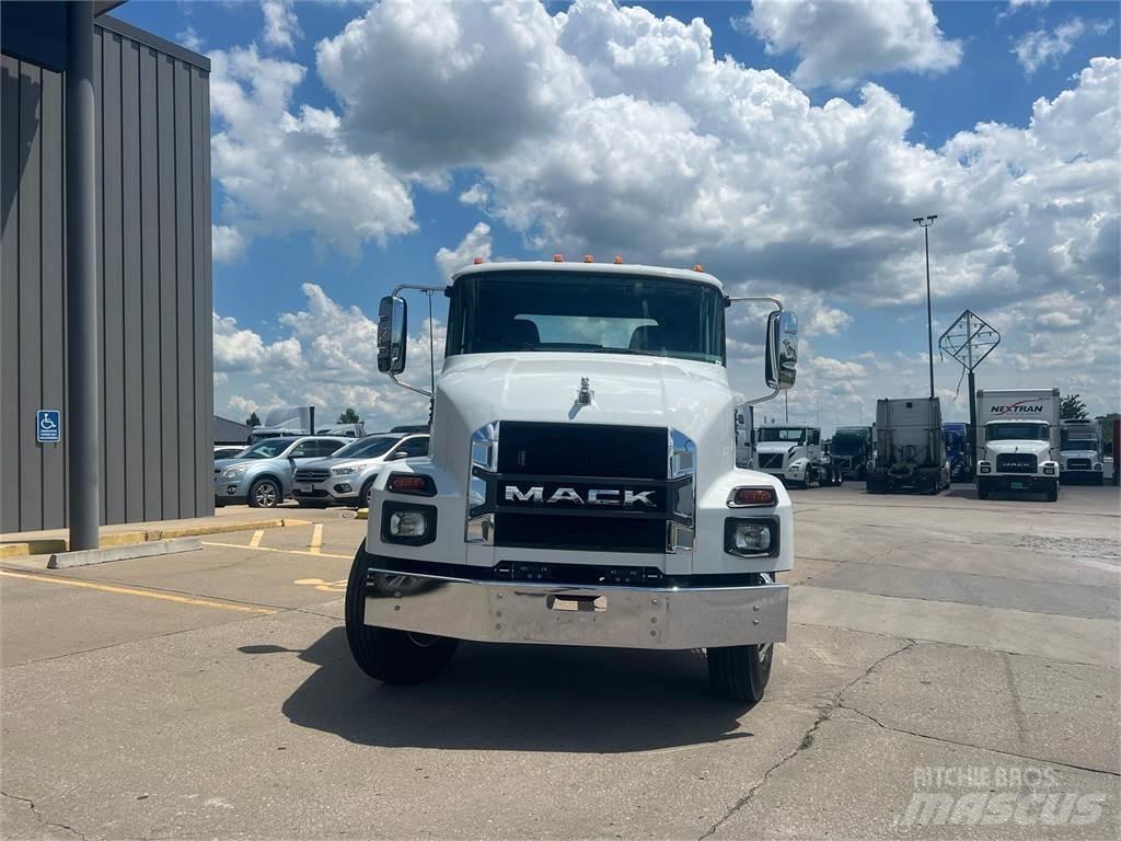 Mack MD742 Pojazdy pod zabudowę
