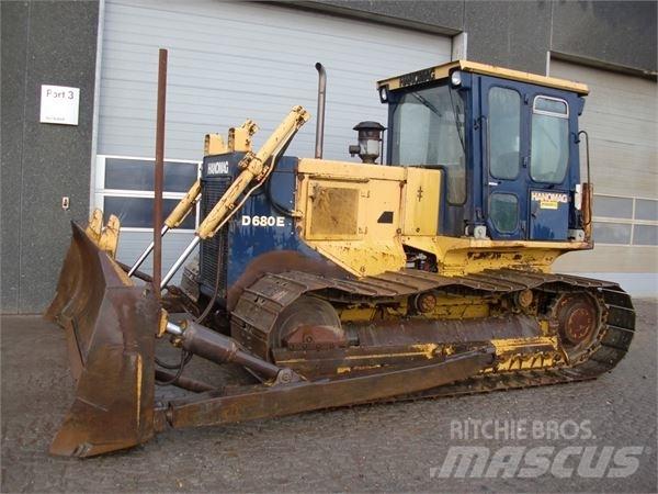 Hanomag D680E Spycharki gąsienicowe