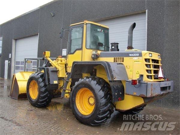 Komatsu WA320 Ładowarki kołowe