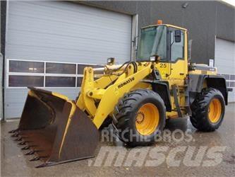 Komatsu WA320 Ładowarki kołowe
