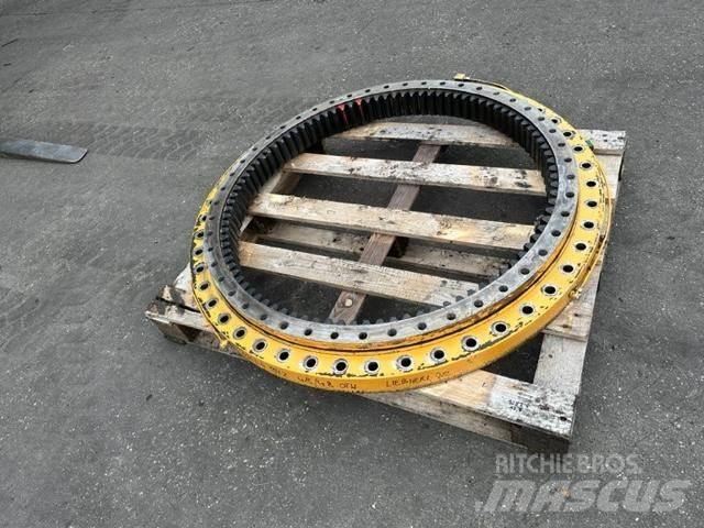 Liebherr A 922 Ramy i zawieszenie