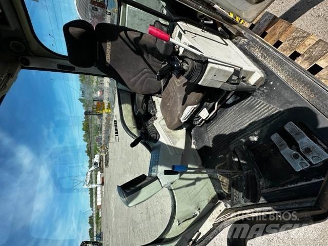 Liebherr R 906 Kabiny i wnętrze