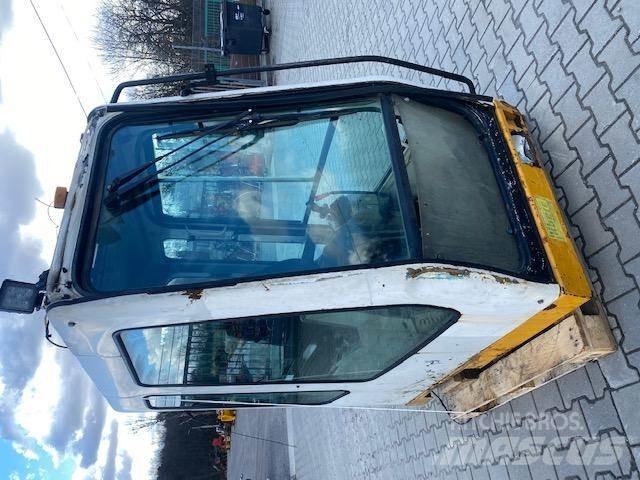 Liebherr R 914 B Kabiny i wnętrze